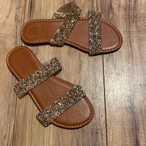 Gold/Silver Sandals - Picture 2 of 4